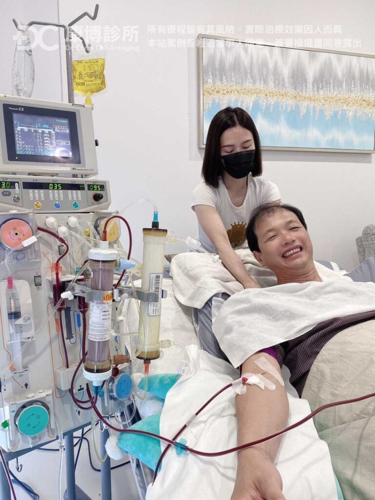 經過與專屬照護專員和醫師的詳細討論後，林先生決定先進行血液淨化療程，先清除體內的廢物和有害物質，如：三酸甘油酯、膽固醇等，降低罹患心血管疾病的風險。同時，醫師建議加入了靜脈雷射進行雙重保養，對血液循環有改善作用，並有促進新陳代謝的作用。